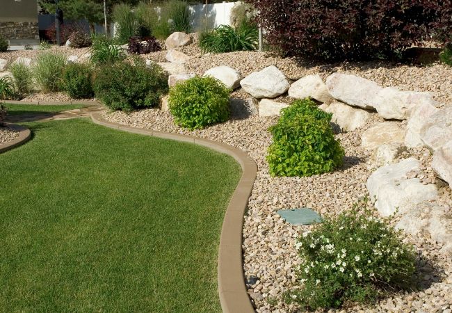 Mulch vs Stone Get the Right One for Your Home